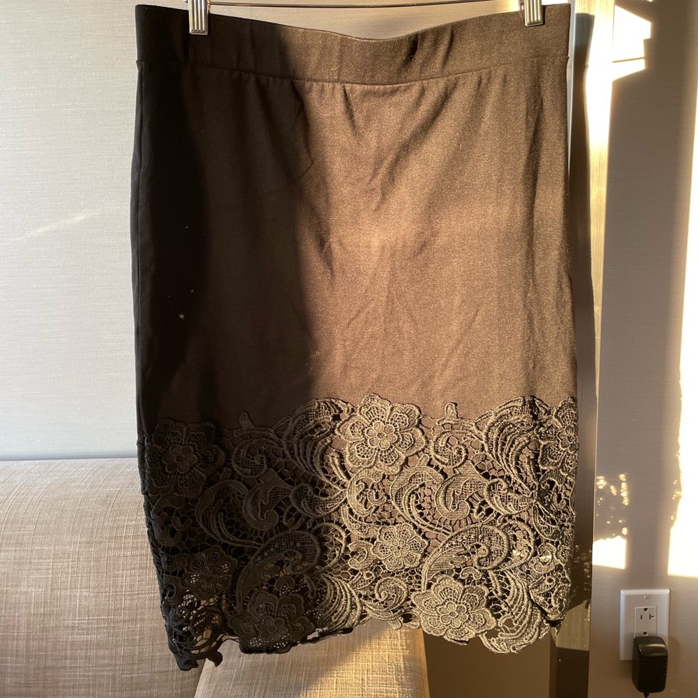 Chic Black Lace Pencil Skirt